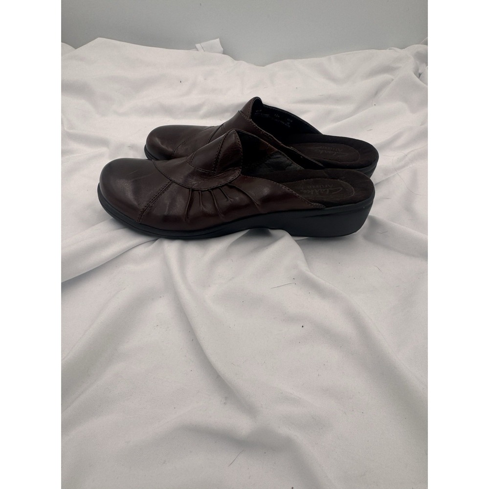 Clarks Artisan Good Year Womens Sz8.5 Burgundy Pebbled Wedge Mules Shoes Slip On
